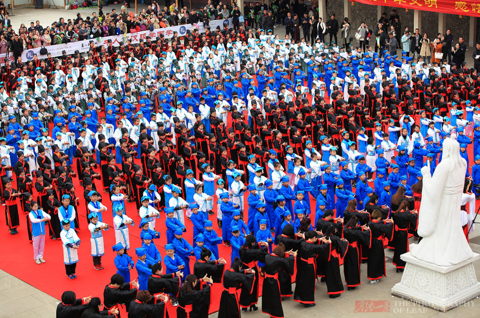 浙江宁波千名小学生穿汉服,学国学礼仪 浙江宁波千名小学生穿汉服,学国学礼仪